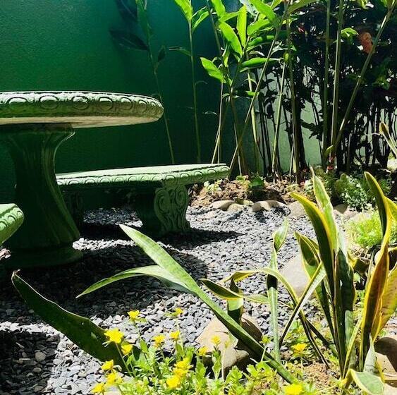 מלון כמוסות Hostal Nuevo Arenal Downtown, Private Rooms With Bathroom