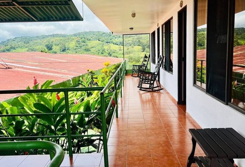 Капсульный Oтель Hostal Nuevo Arenal Downtown, Private Rooms With Bathroom