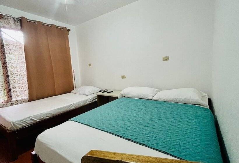 מלון כמוסות Hostal Nuevo Arenal Downtown, Private Rooms With Bathroom