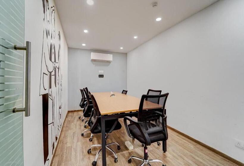 هتل Townhouse 1123 Four Season