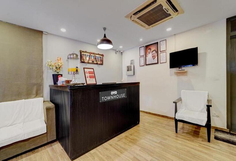 هتل Townhouse 1123 Four Season