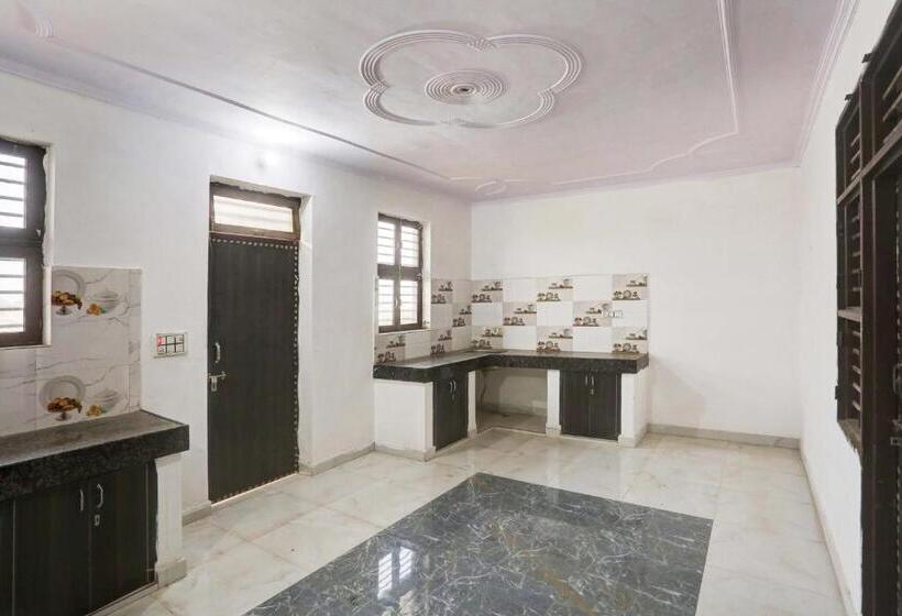 فندق Oyo Jr Guest House