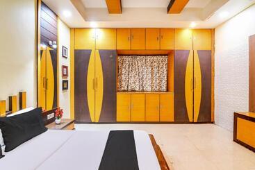 هتل Oyo The Luxury Palace