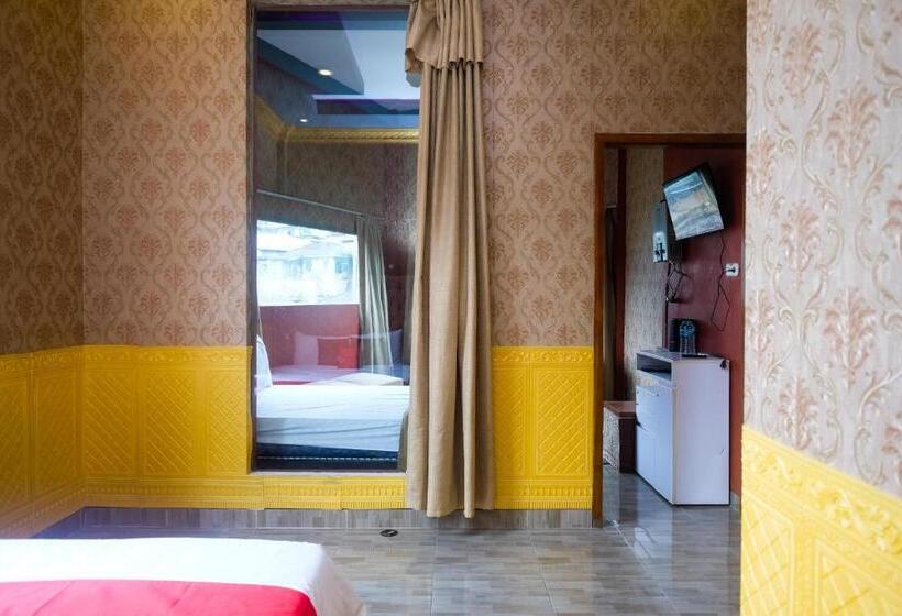 בית מלון כפרי Reddoorz Syariah Near Gerbang Dieng 2