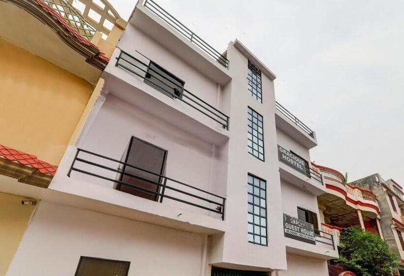 هتل Gracious Guest House