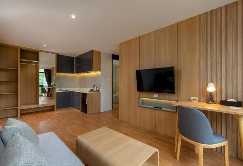 Отель Wyndham Garden Naithon Phuket