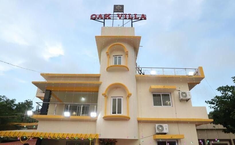 פנסיון Oak Villa