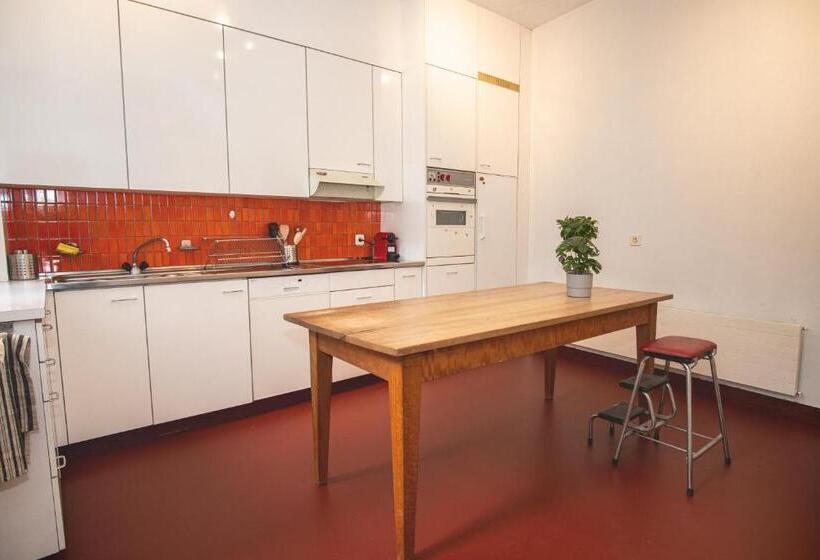 پانسیون Two Rooms In Beautiful Villa In The Heart Of Basel