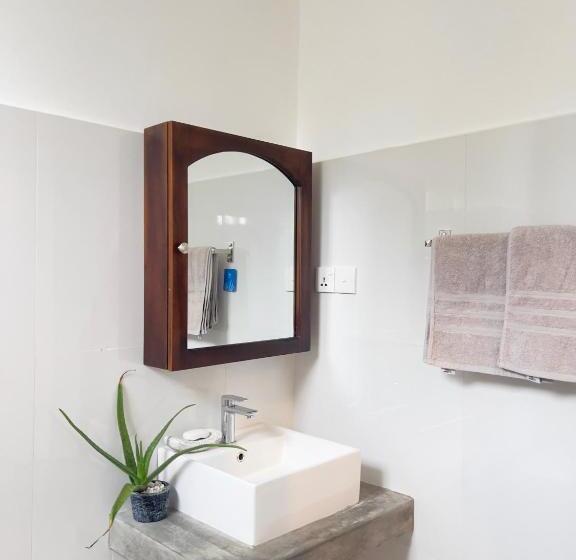تختخواب و صبحانه Galle Fancy Guesthouse, 5 Ac Bedrooms Villa