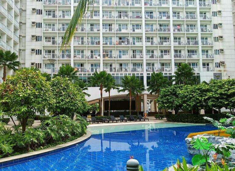 Chillax Condotel Shore Residences