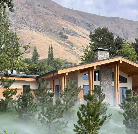 בית מלון כפרי Burchmulla Resorts