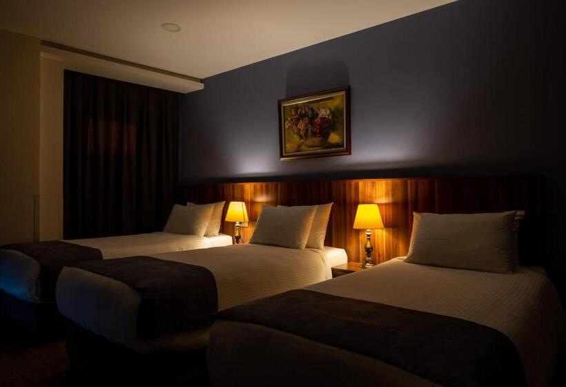هتل Deluxe Rooms & Suites By Wisteria