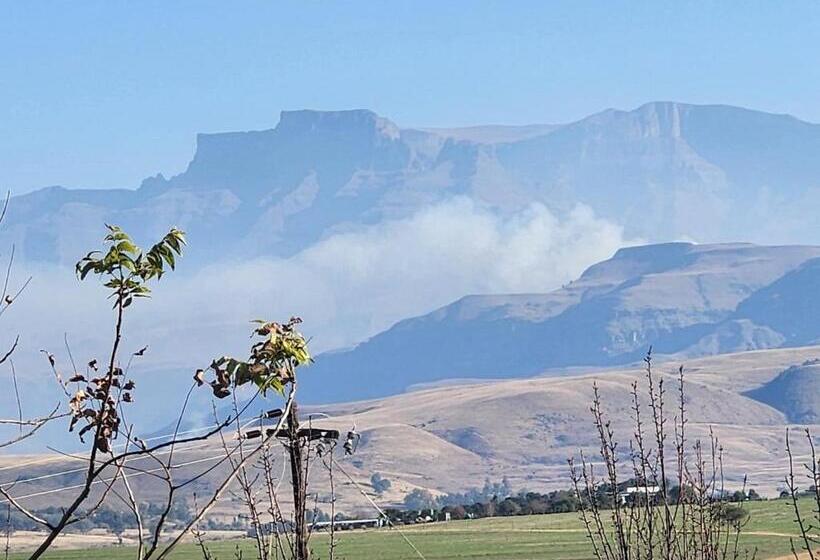 Отель Drakensberg Rise Retreat