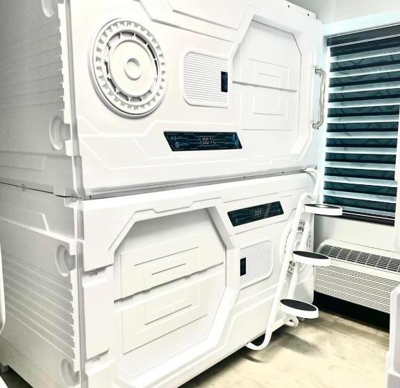 Отель Galactic Star Wars Getaway Sleep Pods For Eight