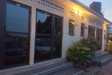 هتل Nandi Guest House