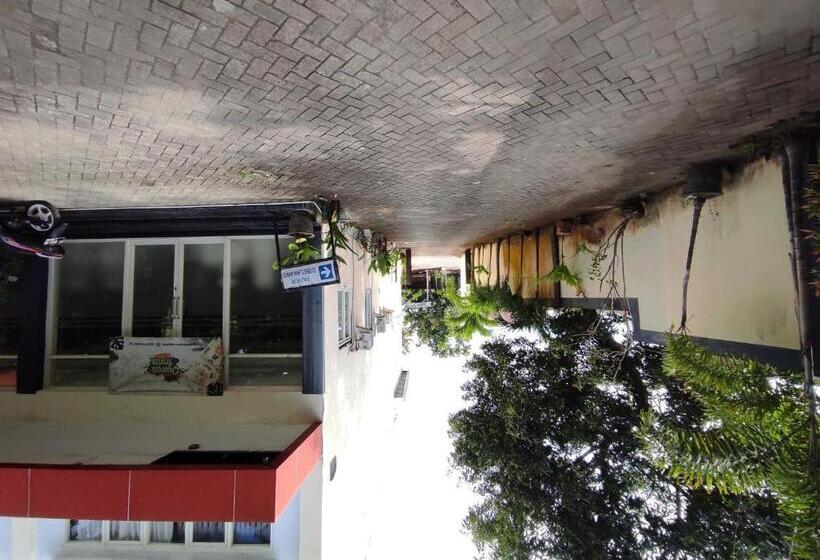 هتل Oyo 93278 Wisma Syariah Lahundape