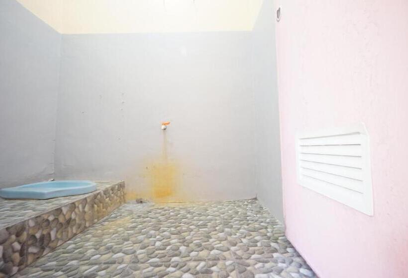 ホテル Oyo 93300 Homestay Puri Anggrek Syariah   Wage