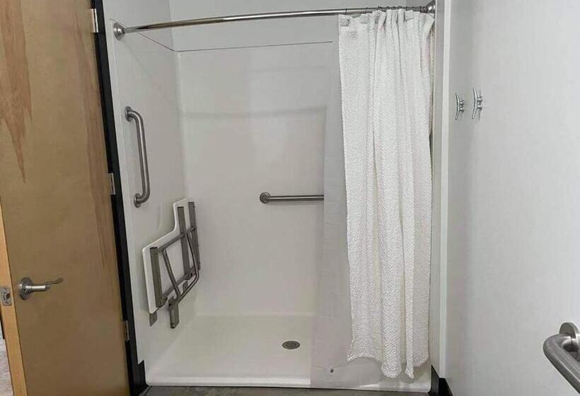 Отель Captain One Room For Two Near Purina Farms
