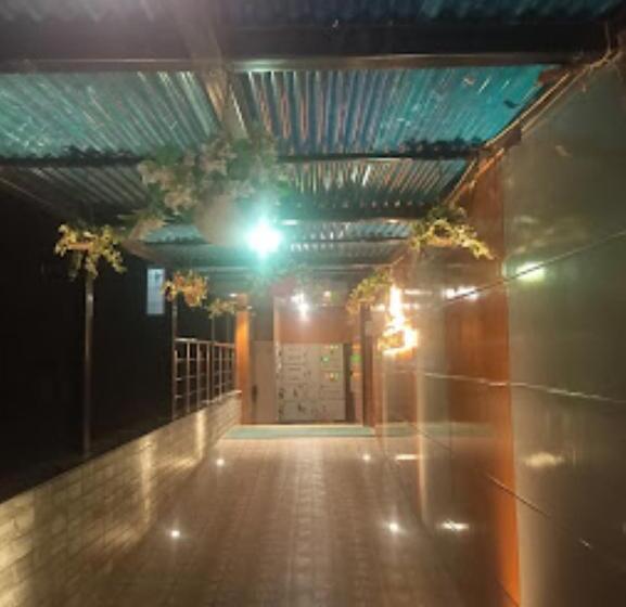 Отель The Triple Crown ,bettiah