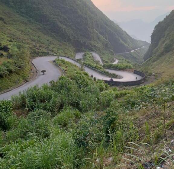 هتل Viet Hung Hostel Motorbikes