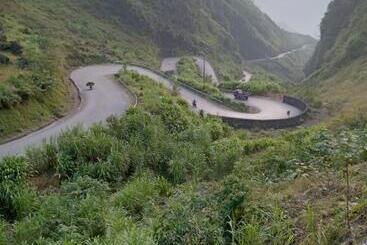 هتل Viet Hung Hostel Motorbikes