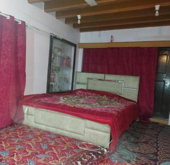پانسیون Aisha Guest House