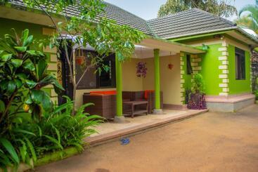 پانسیون Berengei Silverback Guesthouse And Homestay