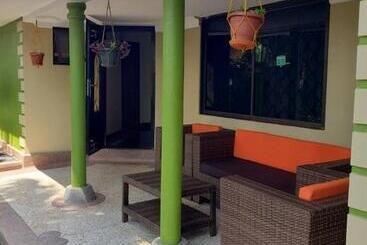 پانسیون Berengei Silverback Guesthouse And Homestay