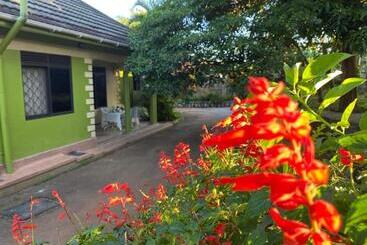 پانسیون Berengei Silverback Guesthouse And Homestay