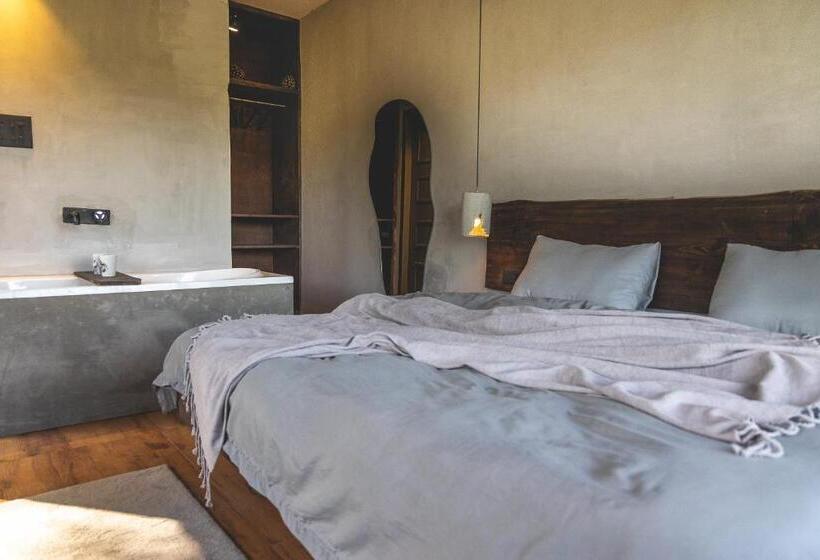 بنسيون Exstacy S Bathtub Rooms & Cafe