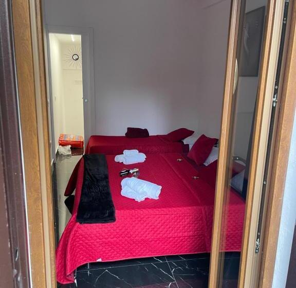 پانسیون Lux House Naples Airport
