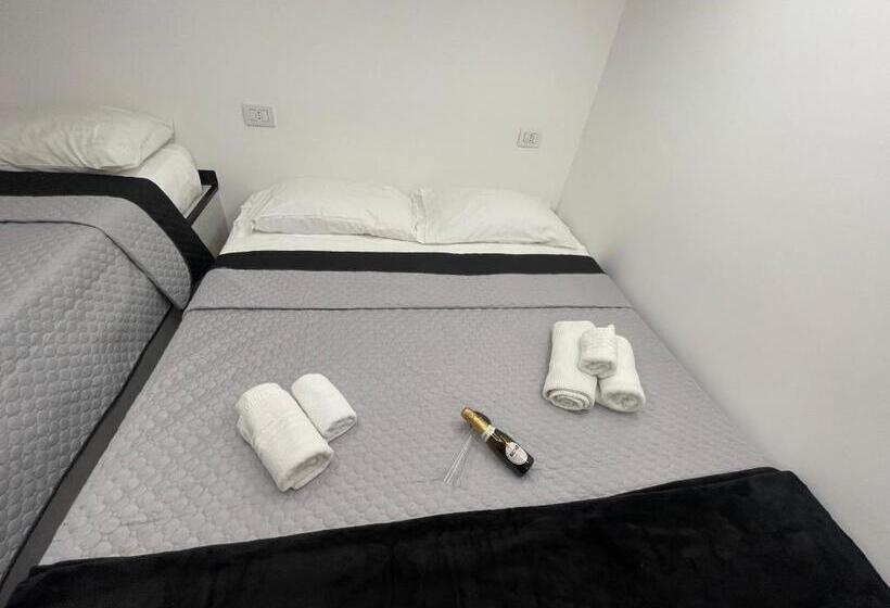 پانسیون Lux House Naples Airport