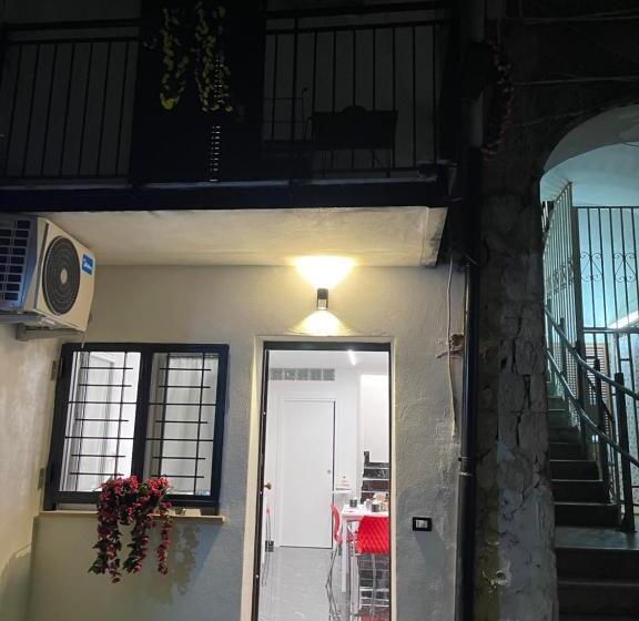 پانسیون Lux House Naples Airport