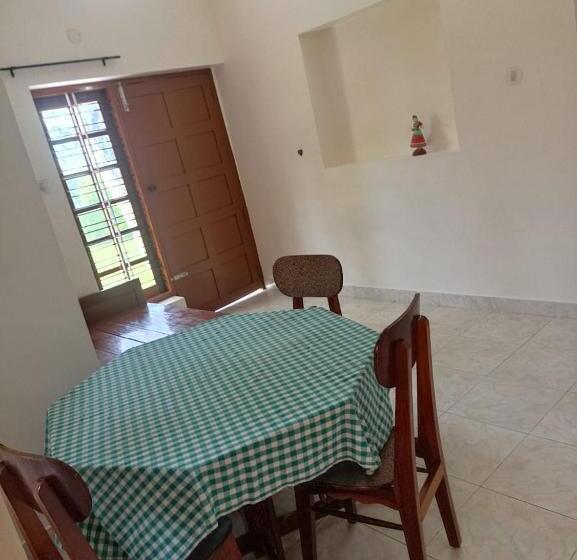 تختخواب و صبحانه Independent Apartment Kovalam