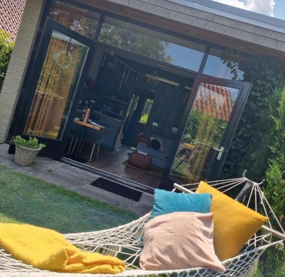 צימר Tiny House In De Boomgaard