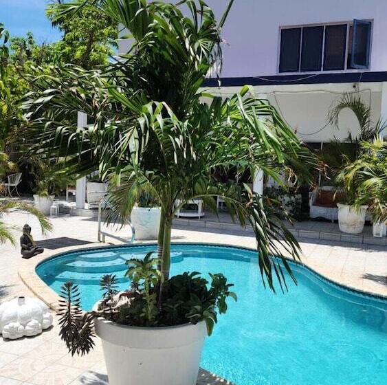 First Day Hotel On Aruba!
