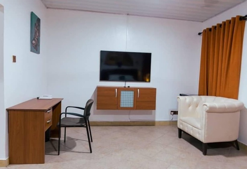 هتل Ampric Guest House And Lounge