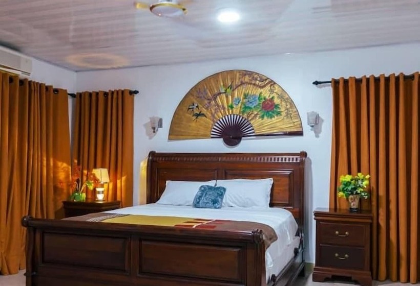 هتل Ampric Guest House And Lounge