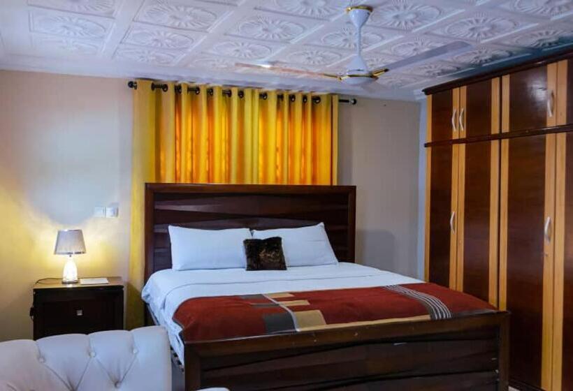 هتل Ampric Guest House And Lounge