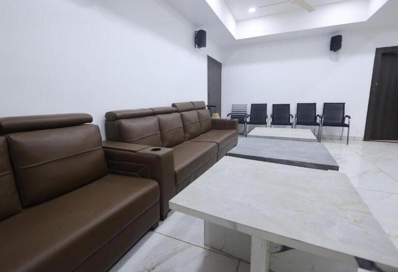 Отель Ashodev Residency