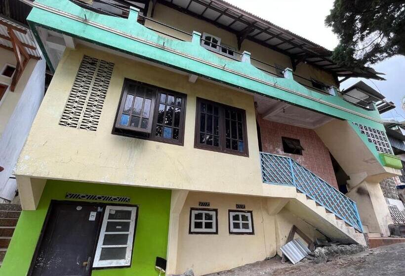 ホテル Oyo 93277 Villa Kemiloko Syariah