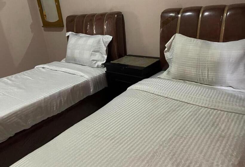 בית מלון כפרי Oyo 93292 Raudhatul Husna Homestay Syariah