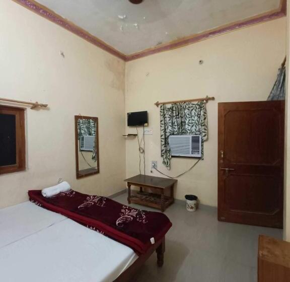 בית מלון כפרי Oyo The Laxmi Temple View