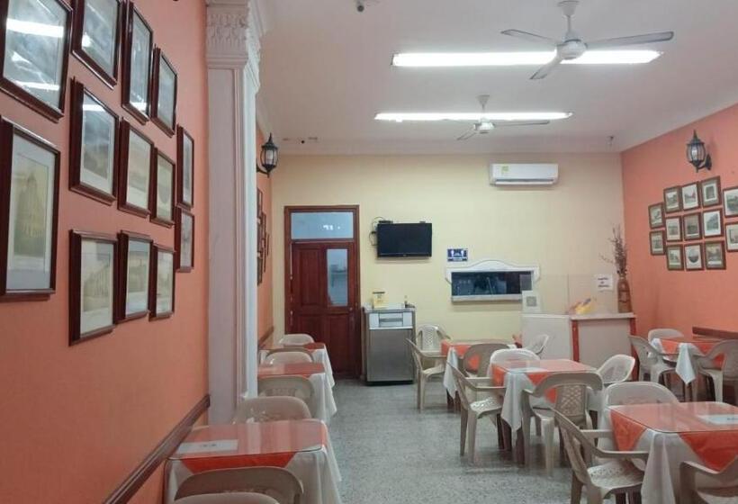 בית מלון כפרי Paseo Colon Inn