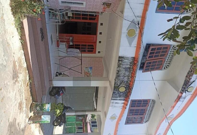 בית מלון כפרי Spot On 93312 Homestay Orange