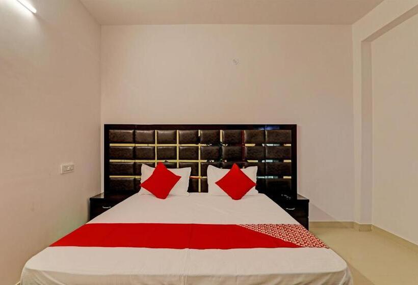 Oyo Flagship Royal Velvet Hotel & Banquet