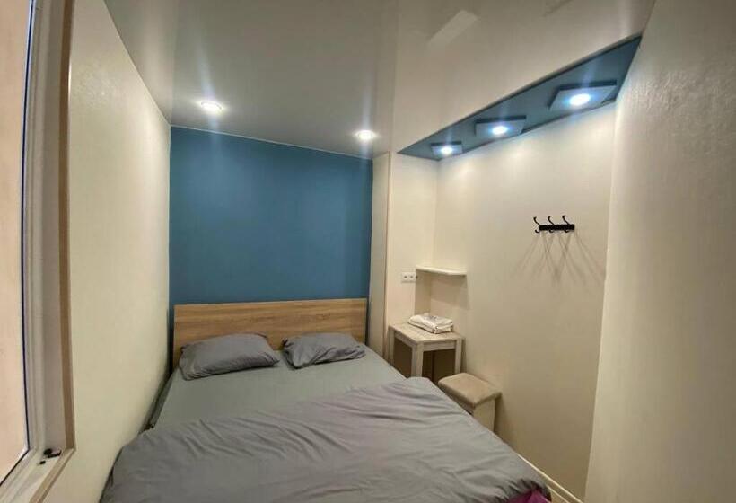 Paronyan Hostel