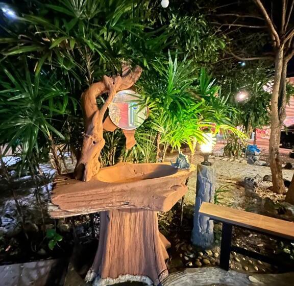 펜션 ดราก้อน พูลวิลล่า บ้านสวนพัทยา