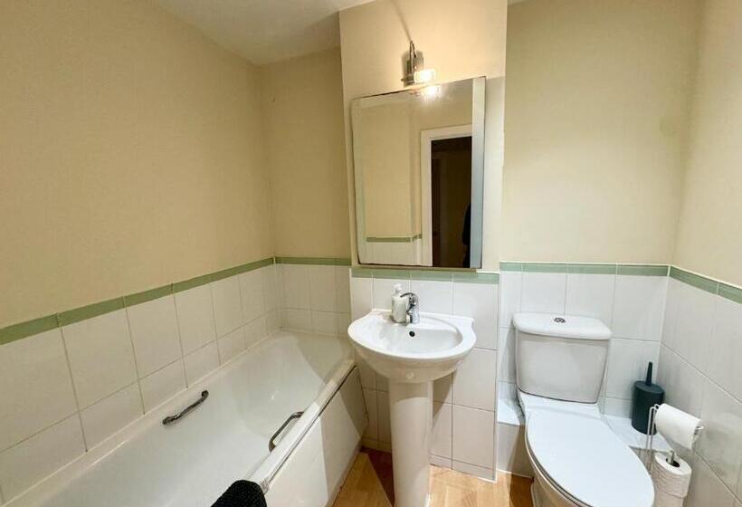 پانسیون Basingstoke Guesthouse
