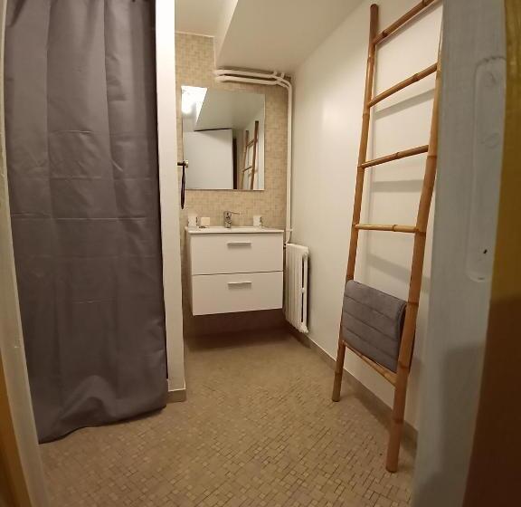 ペンション Logement Indépendant Avec Parking Privé Et Terrasse, Au Calme
